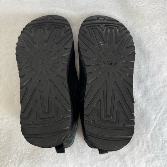 UGG Classic Mini Boot - Picture 7 of 9